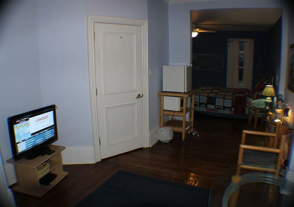 Comfy Guesthouse & Suite 多伦多 2*,  加拿大