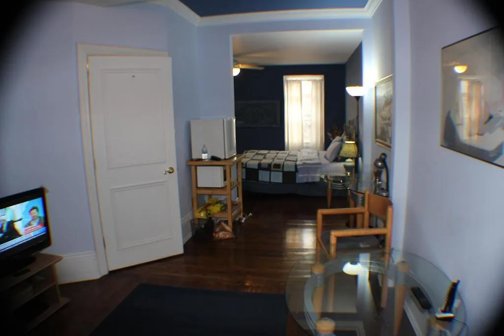 Comfy Guesthouse & Suite 多伦多 2*,  加拿大