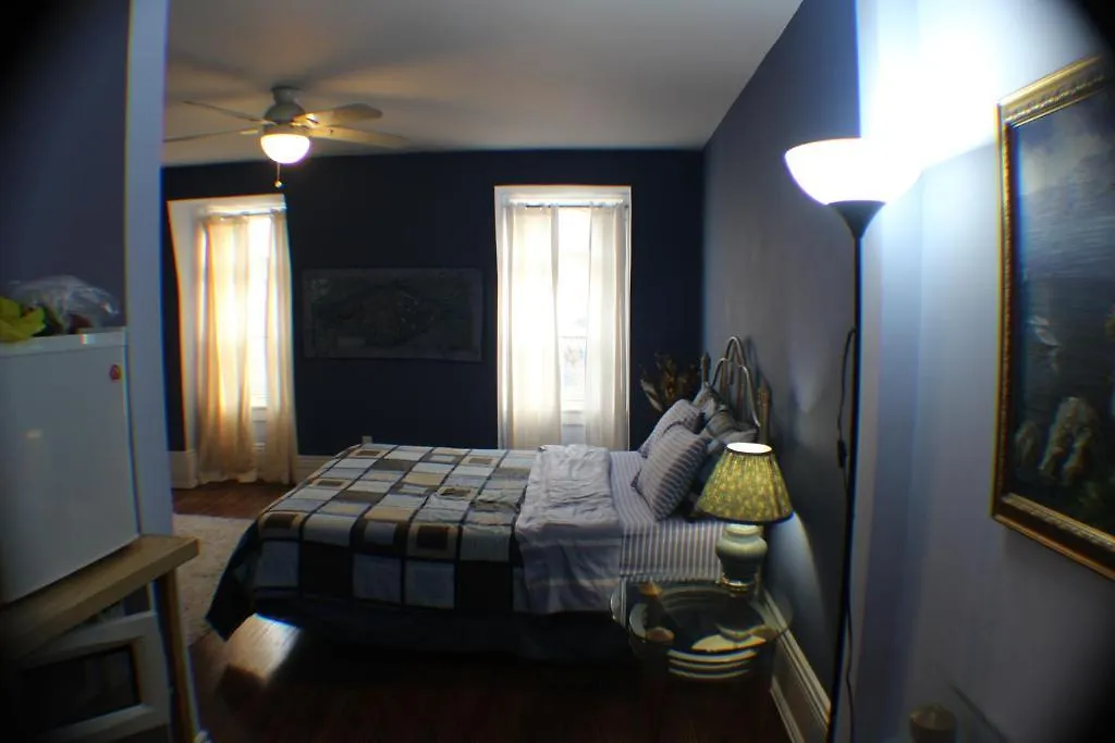 Comfy Guesthouse & Suite 多伦多 2*,