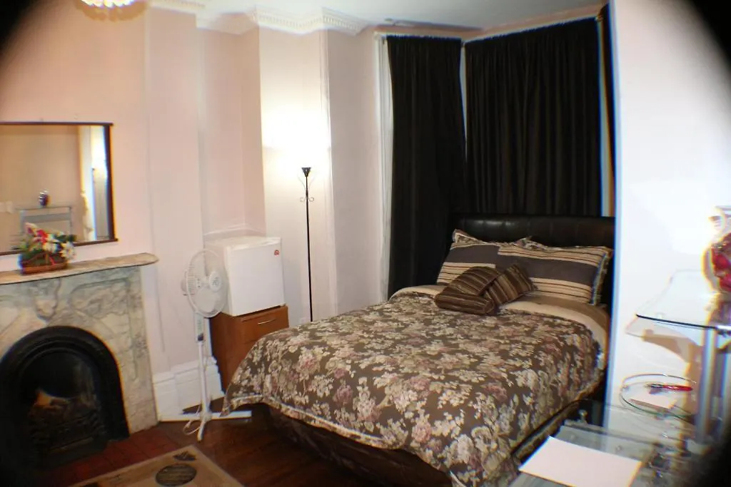 Comfy Guesthouse & Suite 多伦多 2*,  加拿大