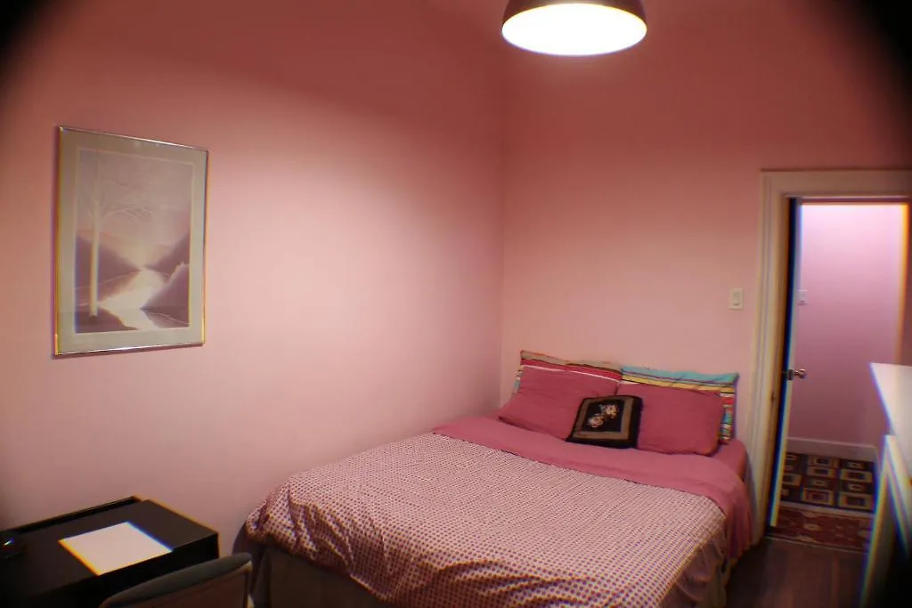 Comfy Guesthouse & Suite 多伦多