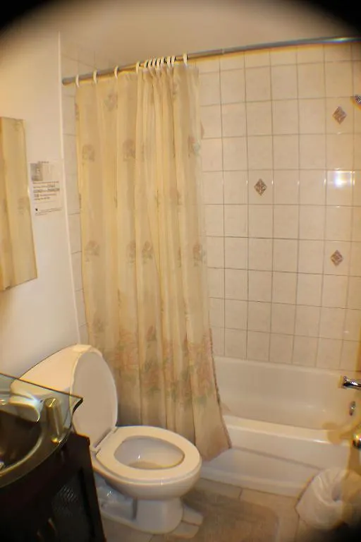 Comfy Guesthouse & Suite 多伦多 招待所