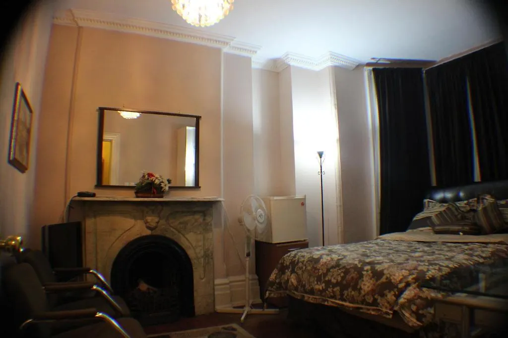 Comfy Guesthouse & Suite 多伦多 2*,  加拿大