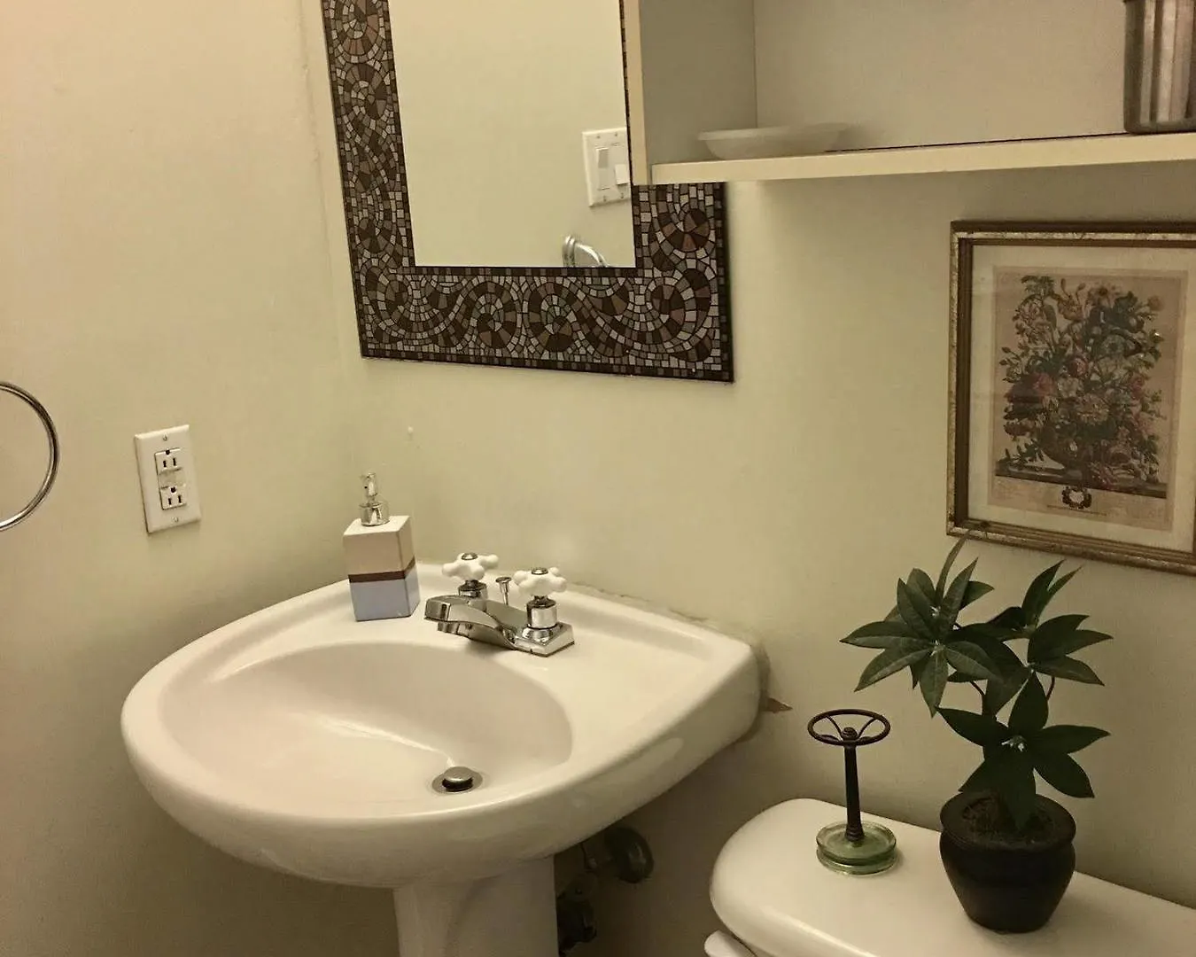 Comfy Guesthouse & Suite 多伦多